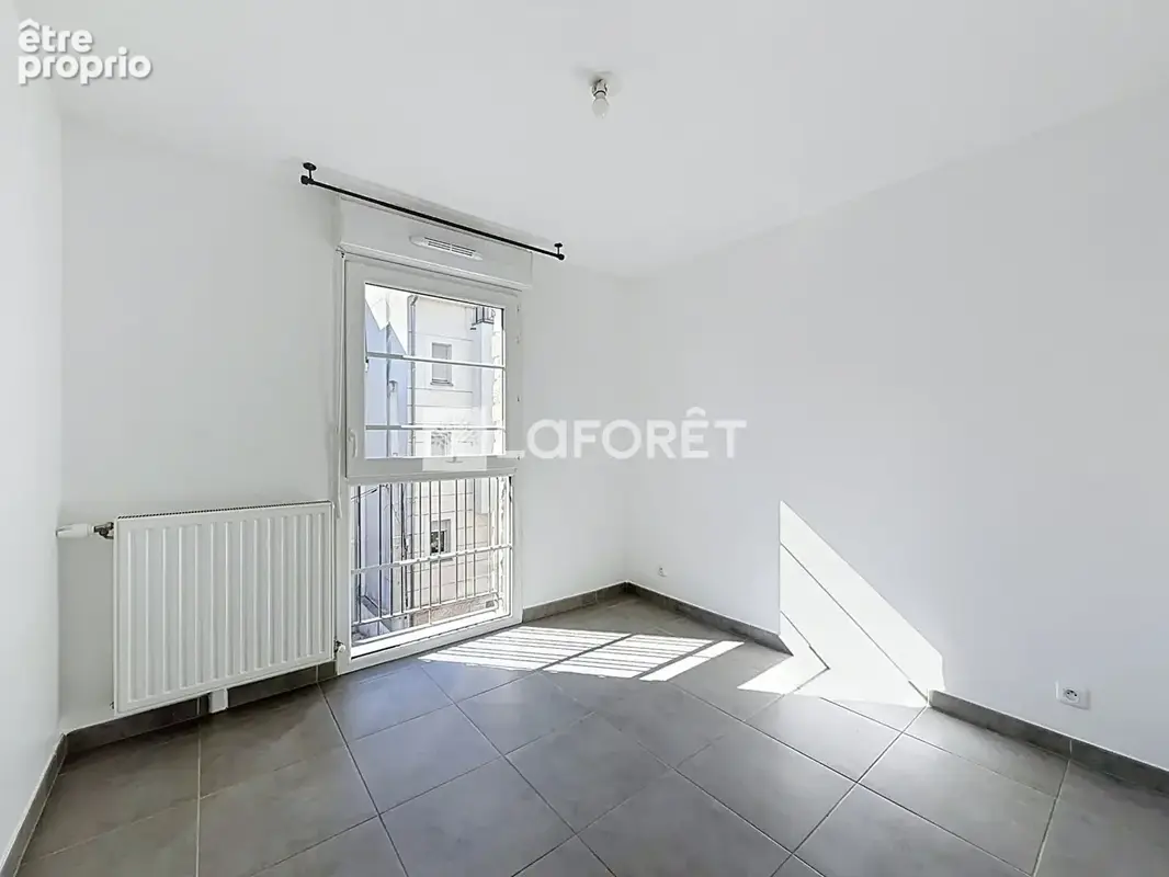 Villiers-sur-Marne - Appartement 3 pièces de 62 m² avec balcon et parking, à 1 minute de la gare - photo 12