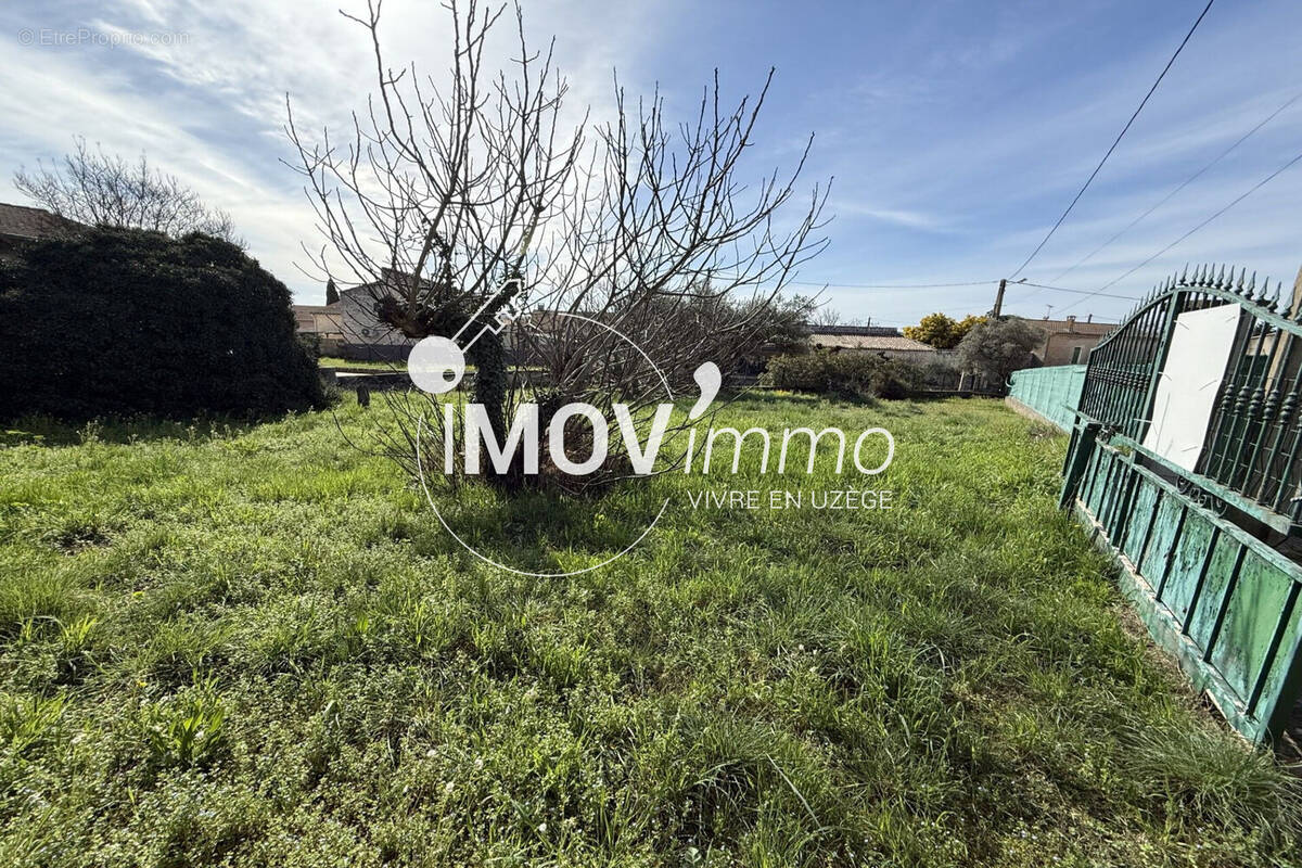 Terrain à SAINT-QUENTIN-LA-POTERIE