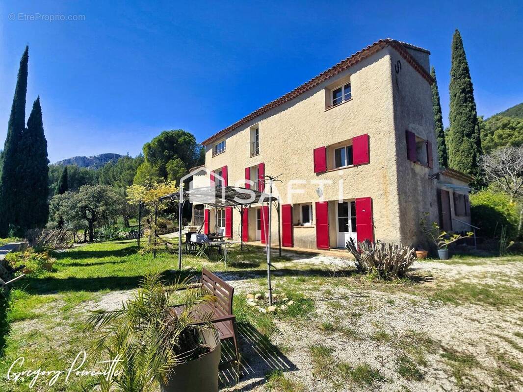 Photo 1 - Maison à LE REVEST-LES-EAUX