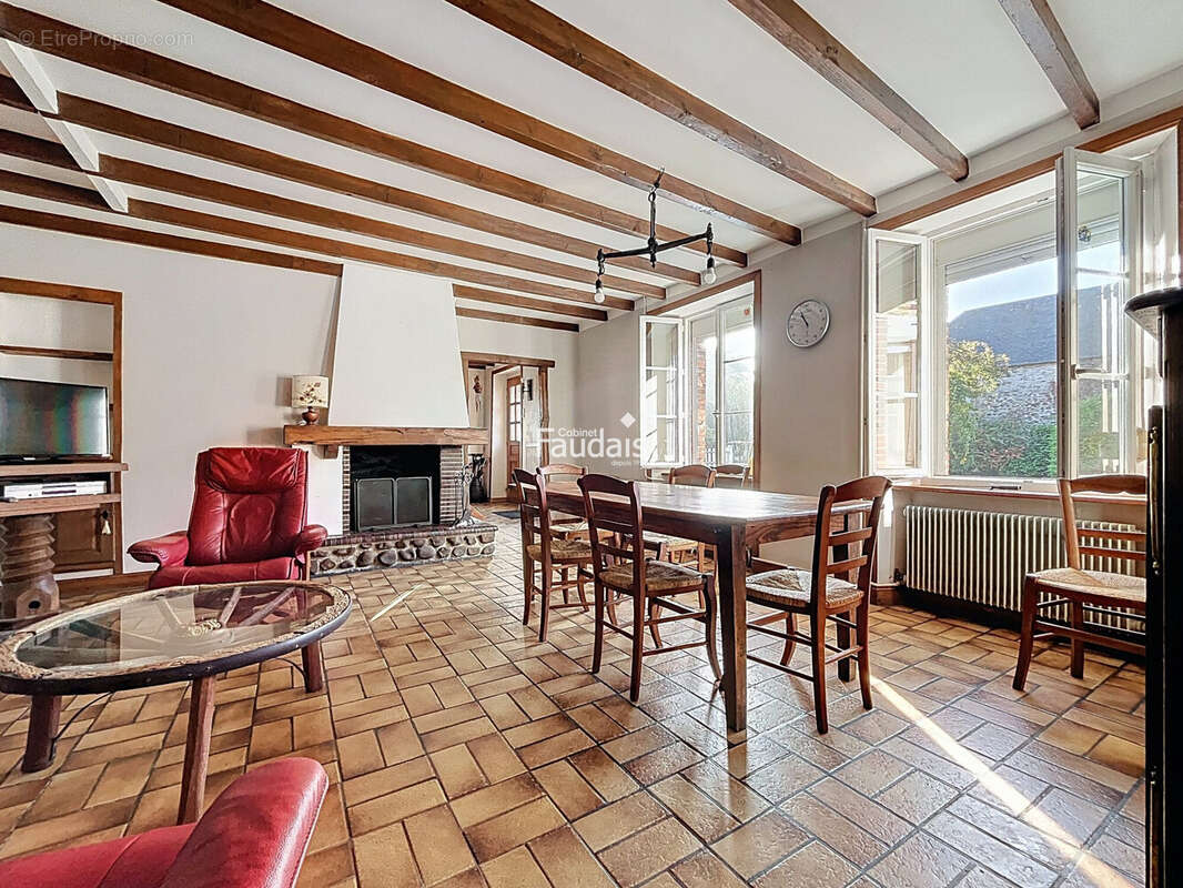Maison 212 m² à Saint-Jean-De-Savigny  - photo 2