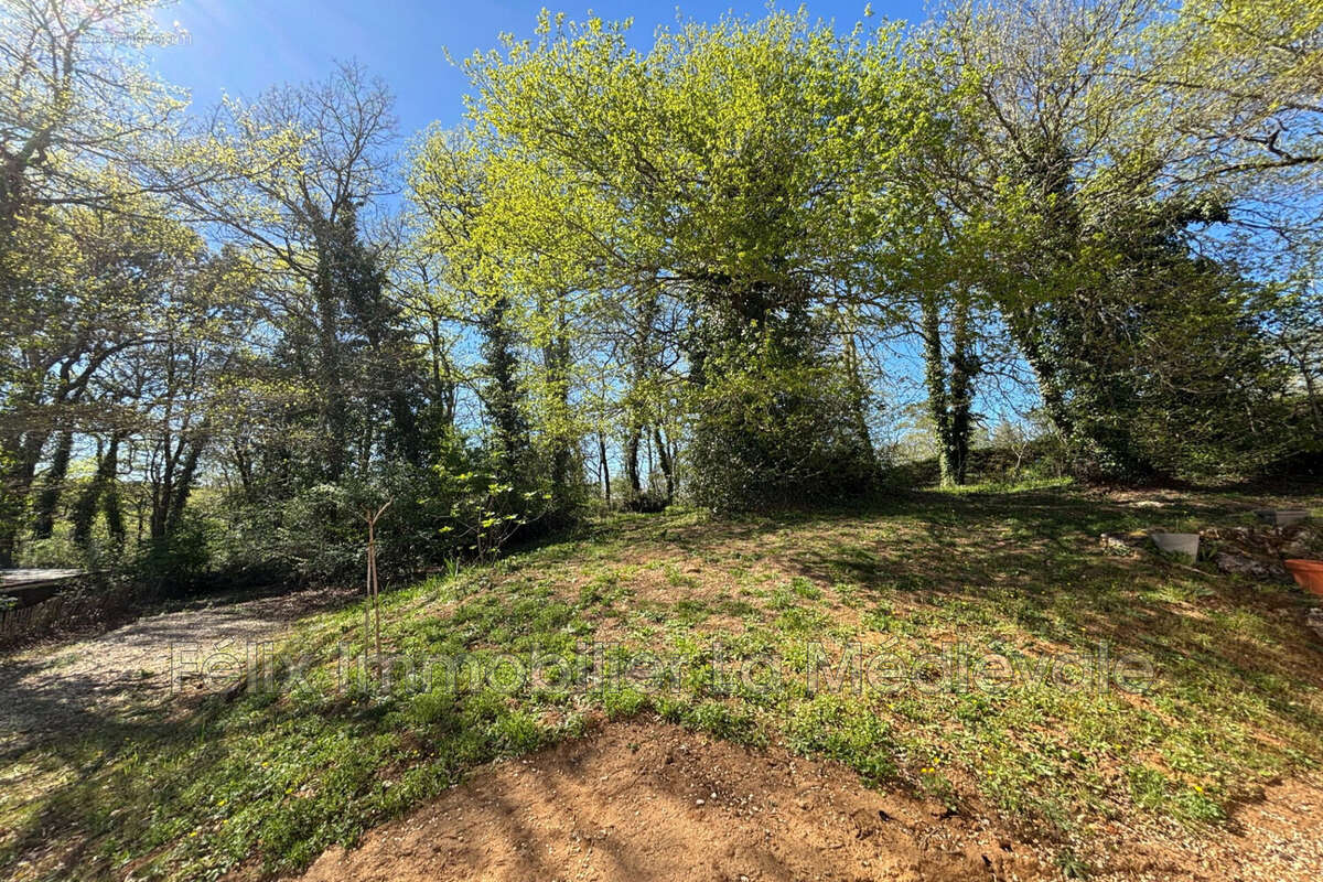 Maison à SAINTE-NATHALENE