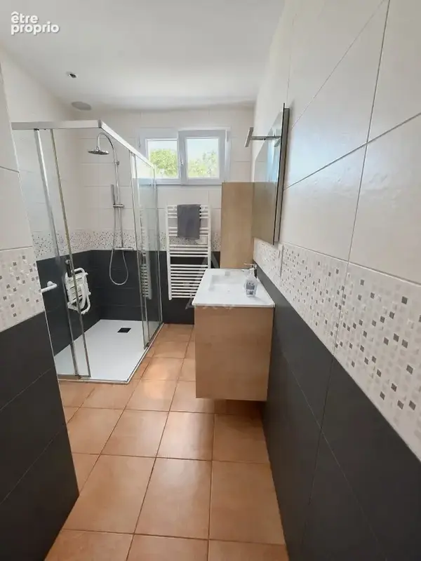 Maison sur sous-sol  3 chambres  Montaigu-Vendée - photo 8