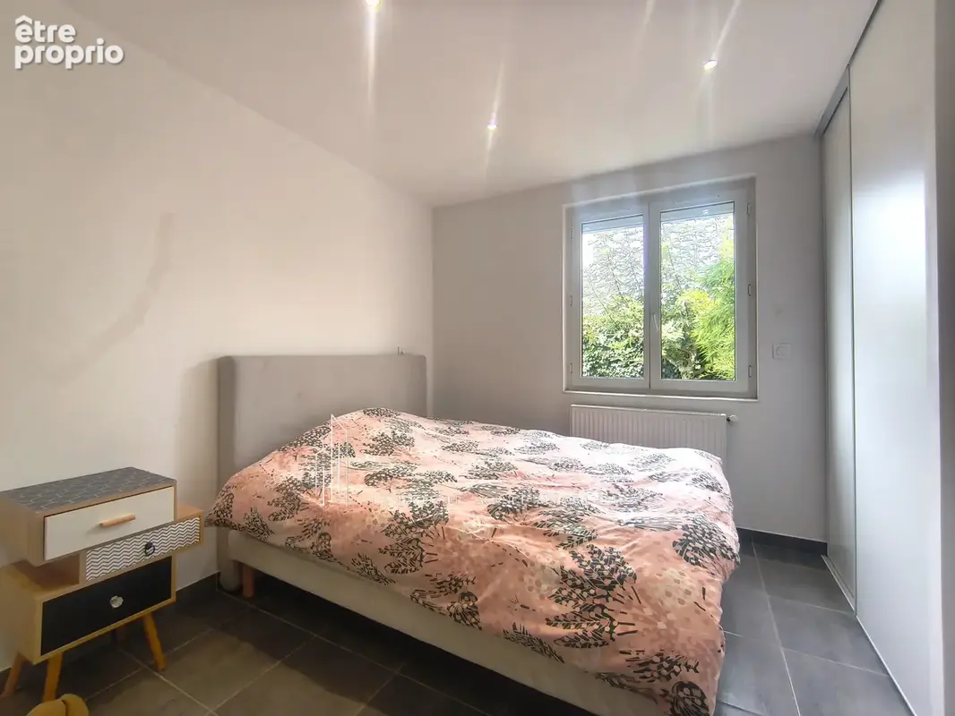 ROMANS-SUR-ISÈRE   Maison familiale avec terrain clos et arboré de 439 m2 - photo 11
