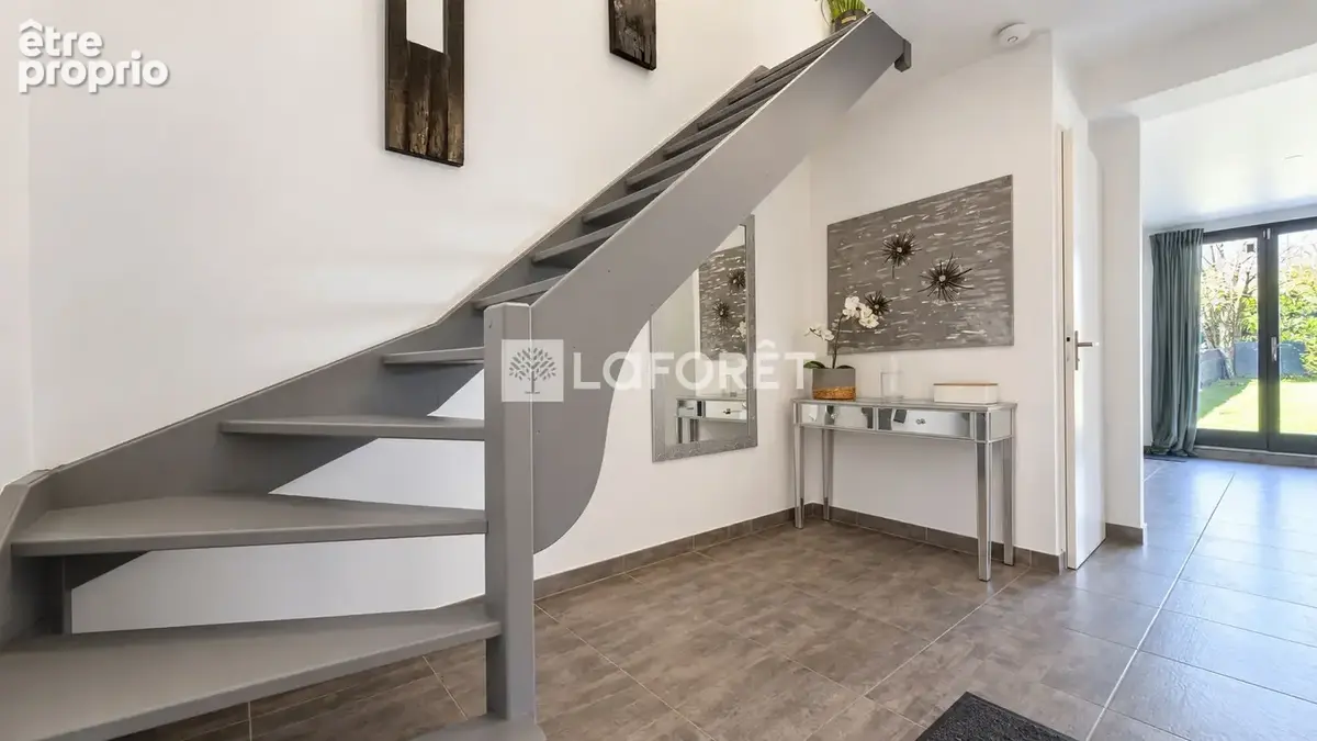 Exclusivité à Albertville : Charmante maison 4 pièces rénovée  en parfait état ! - photo 4