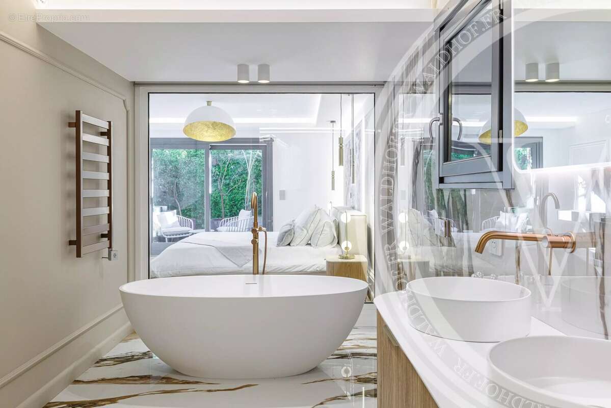 Appartement à ROQUEBRUNE-CAP-MARTIN