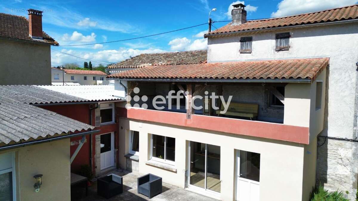 Maison à SAINT-YRIEIX-SUR-CHARENTE