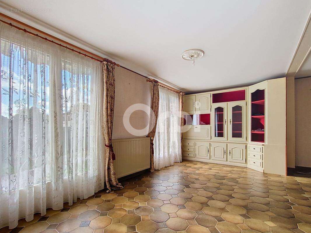 Maison à DOULEVANT-LE-CHATEAU