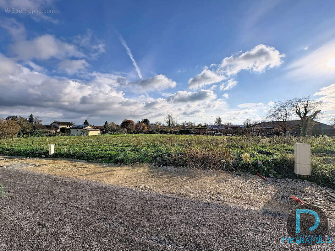 Terrain 718 m² à Chaveyriat  - photo 3