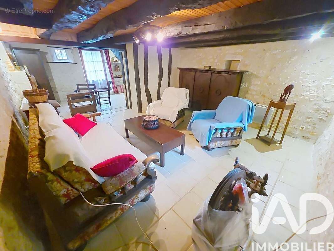 Maison 130 m² à Varaignes  - photo 4