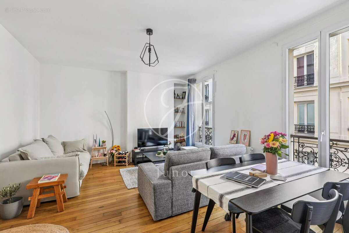 Appartement à PARIS-16E