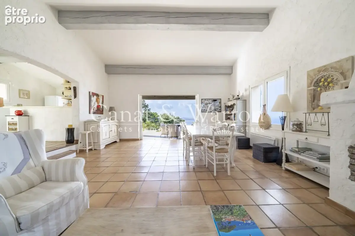 Au rayol: villa avec piscine offrant une vue mer panoramique - photo 3