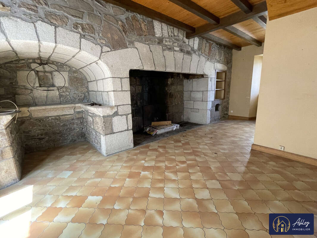 Appartement à RIOM-ES-MONTAGNES