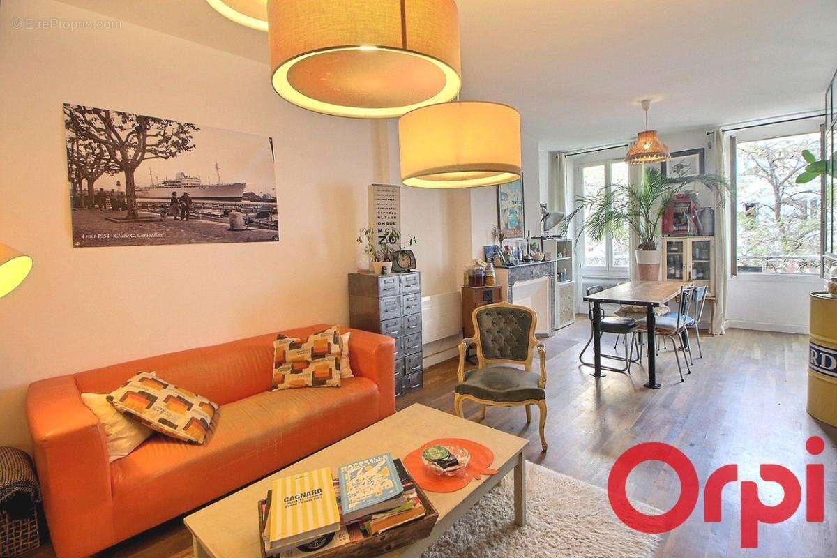 Appartement à MARSEILLE-1E