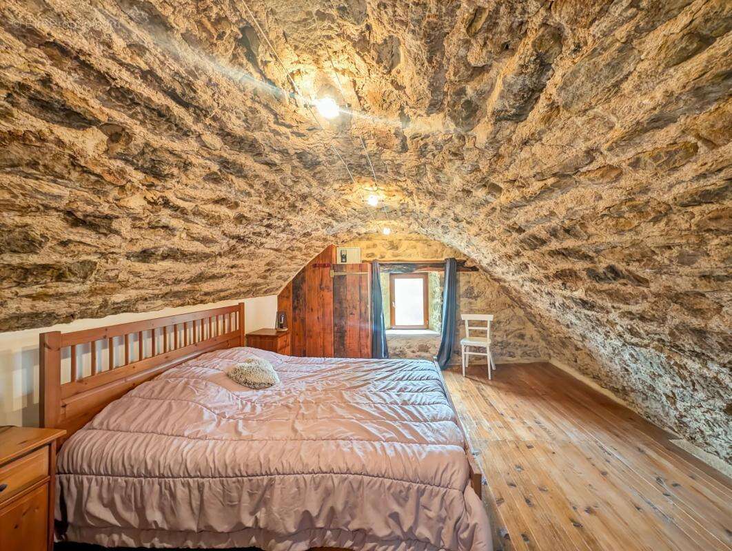 Maison à SAINT-BEAUZELY