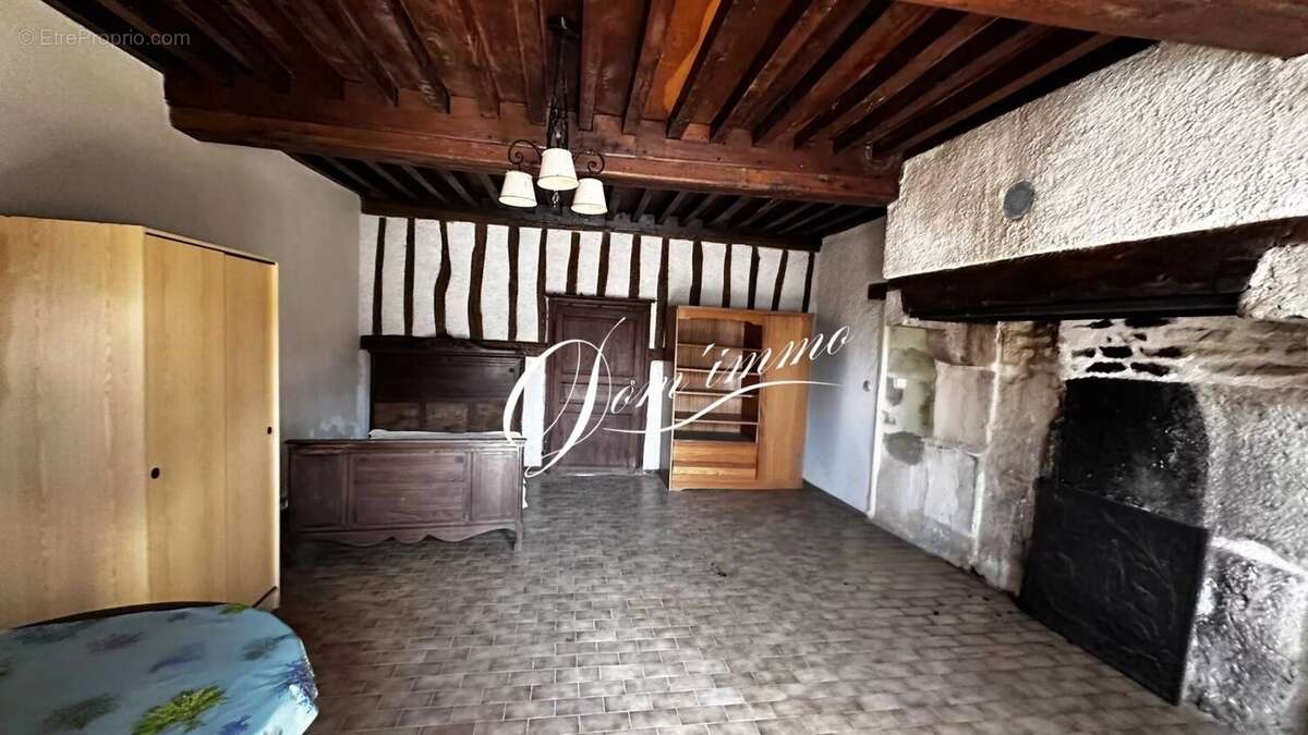 Maison à VIC-SOUS-THIL