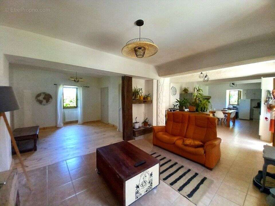 Maison à SEISSAN