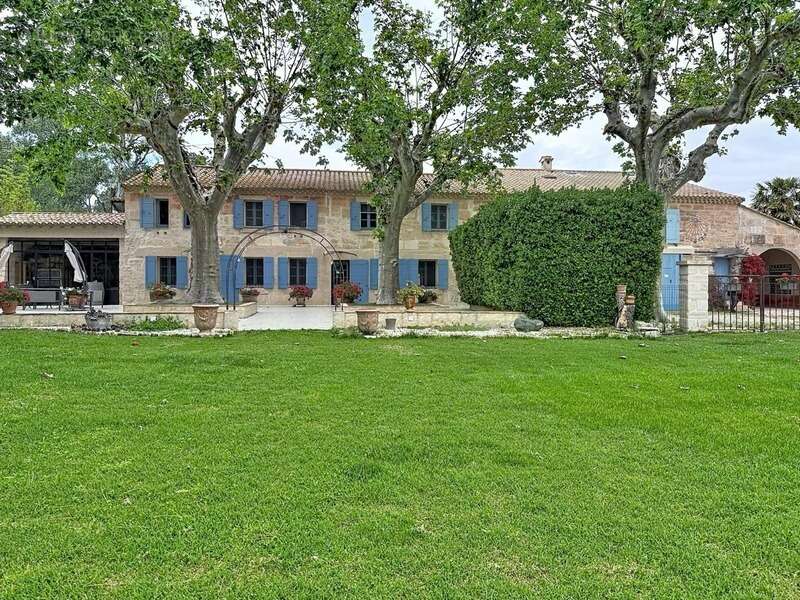 Mas de Charme en Camargue – 3 Habitations, Dépendances et Piscine - photo 2