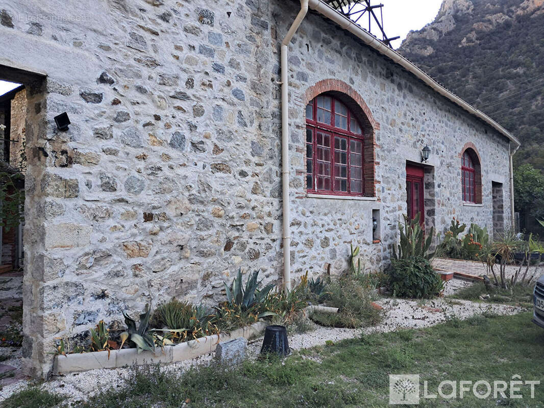 Ensemble immobilier de caractère sur 3700 m²  Ancien atelier fonderie - photo 3