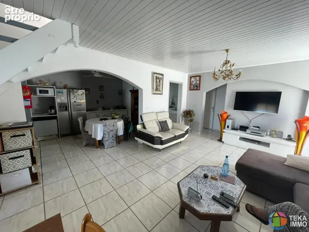 FABIEN TEKA IMMO vous propose à la vente une maison F4 mitoyenne située à Sainte Marie dans le quartier de Beaumont, ile de la R - photo 5