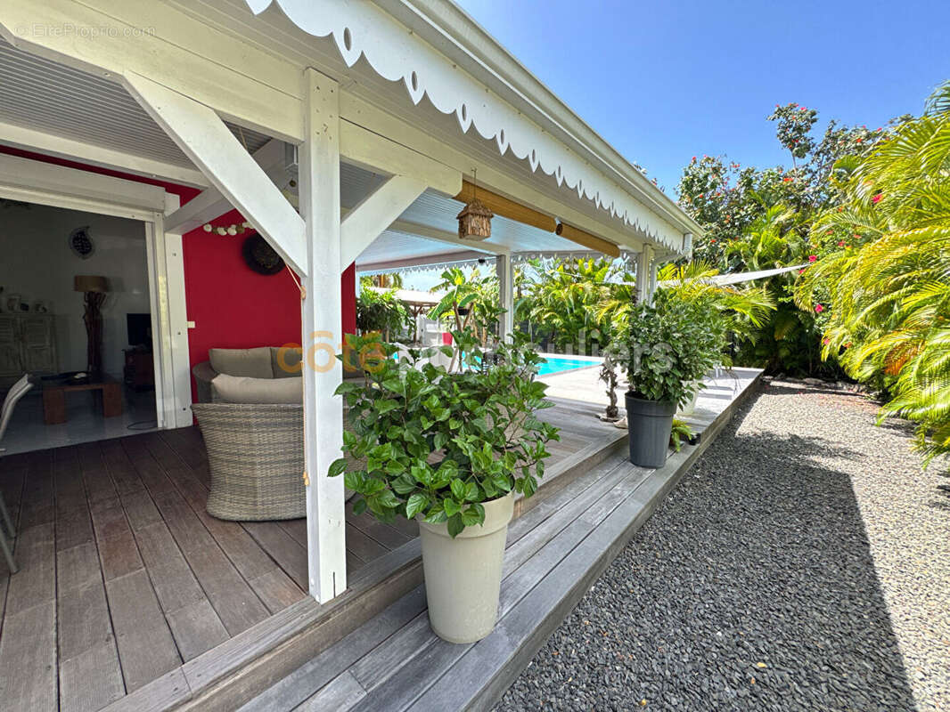 À Vendre - Charmante maisonT4 avec piscine secteur Saint-François - photo 4