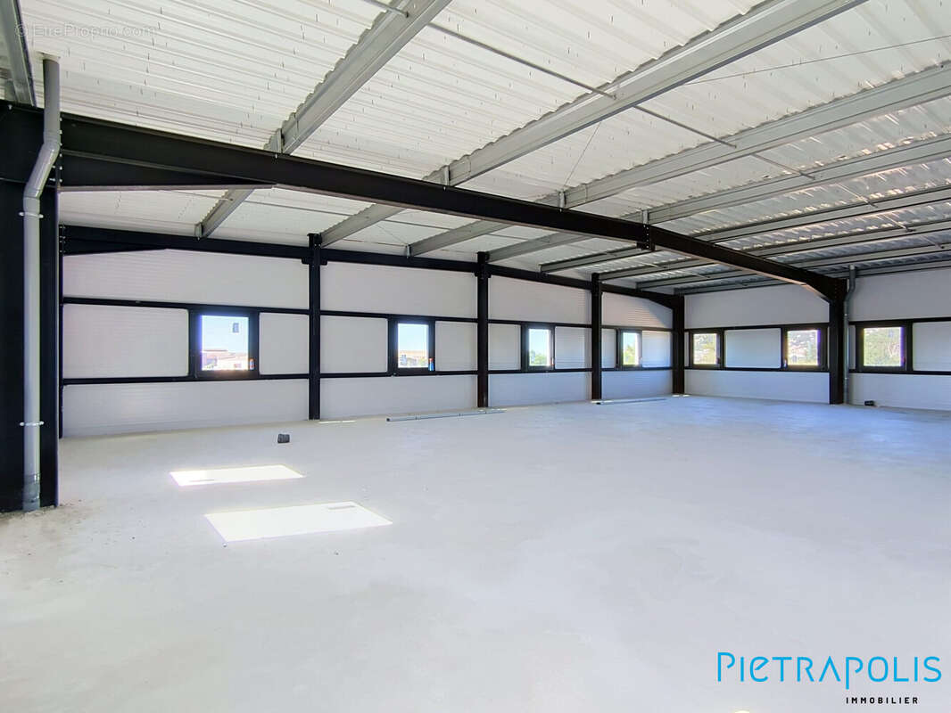 Commerce 234 m² à Sete  - photo 2