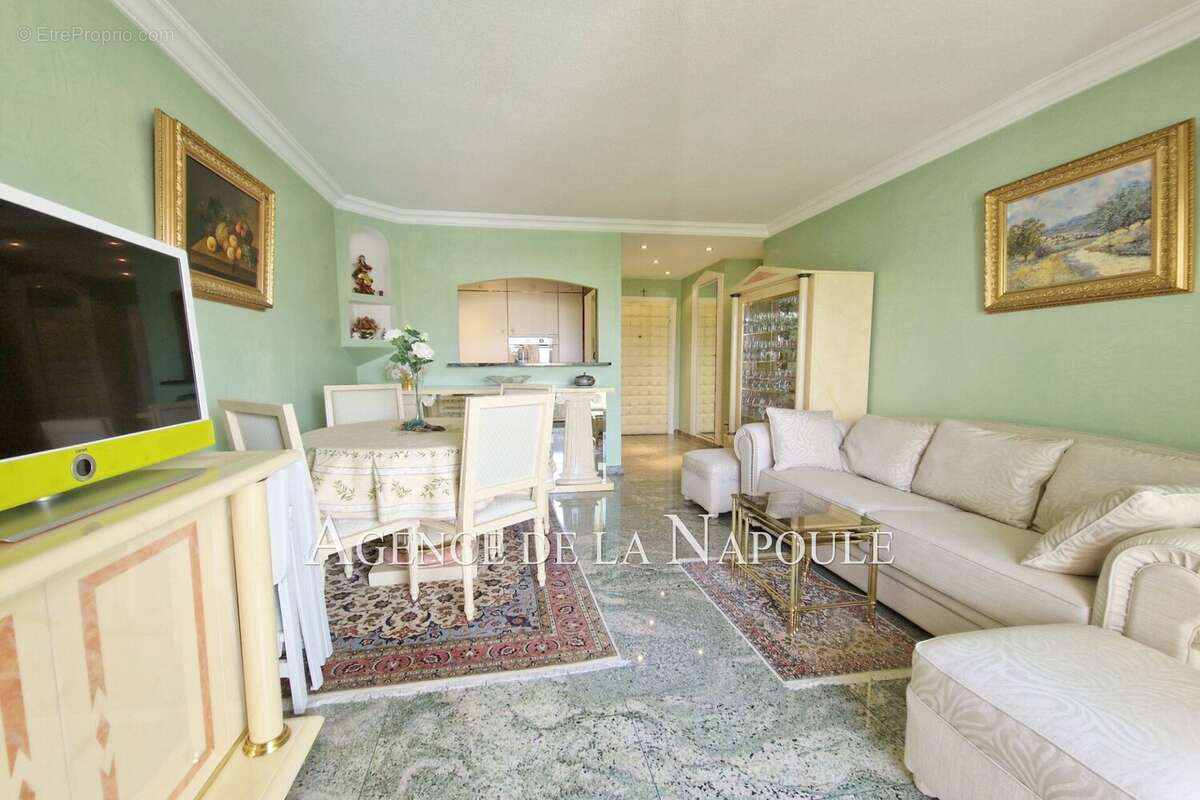 Appartement à MANDELIEU-LA-NAPOULE