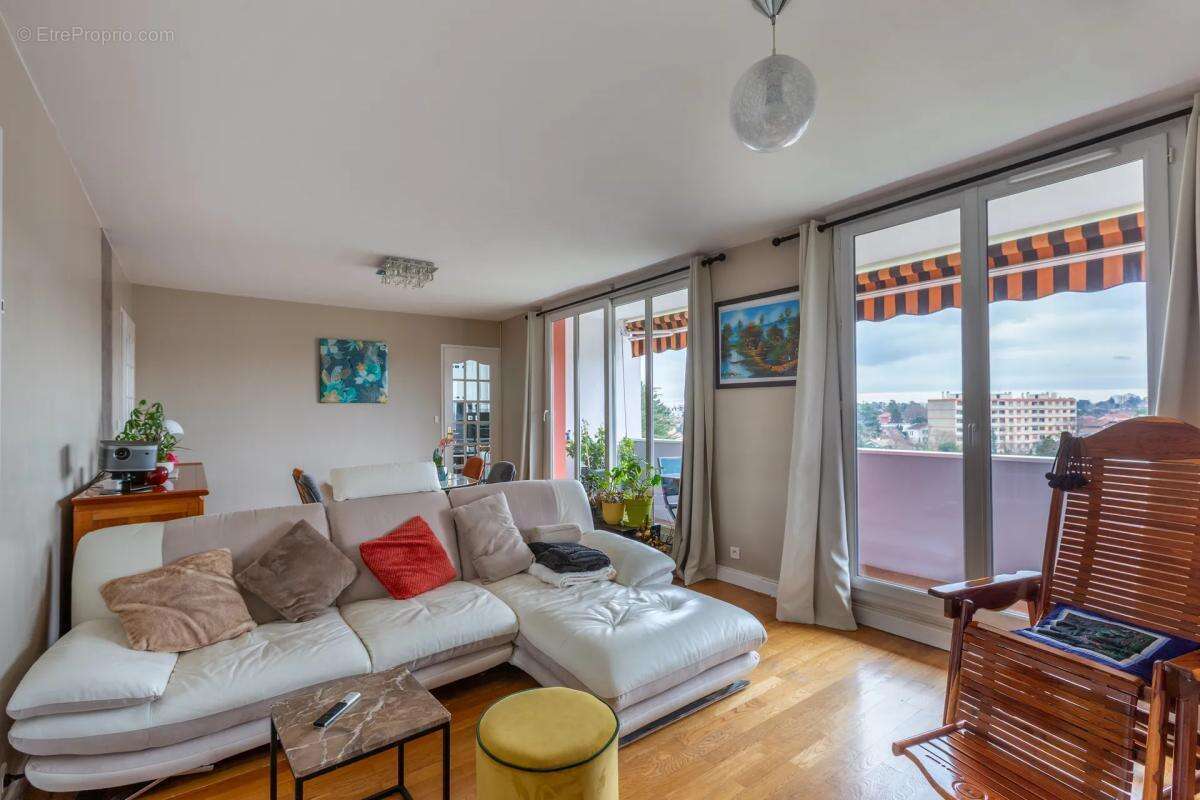 Appartement à SAINTE-FOY-LES-LYON