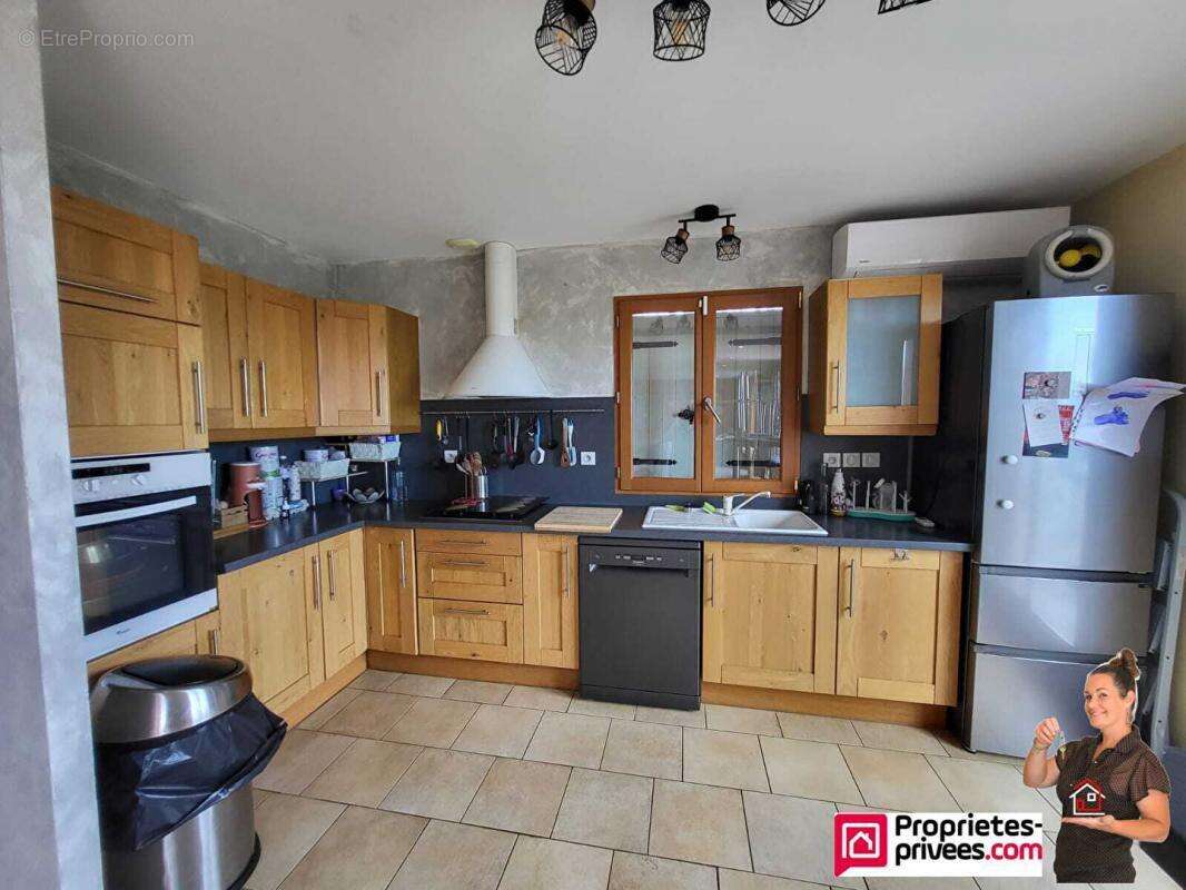 Maison à BOURG-DE-THIZY