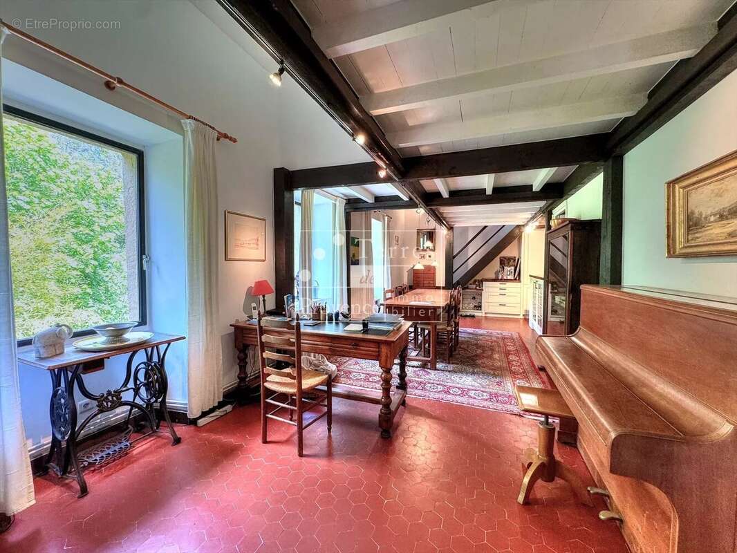 Maison à ENTRECASTEAUX