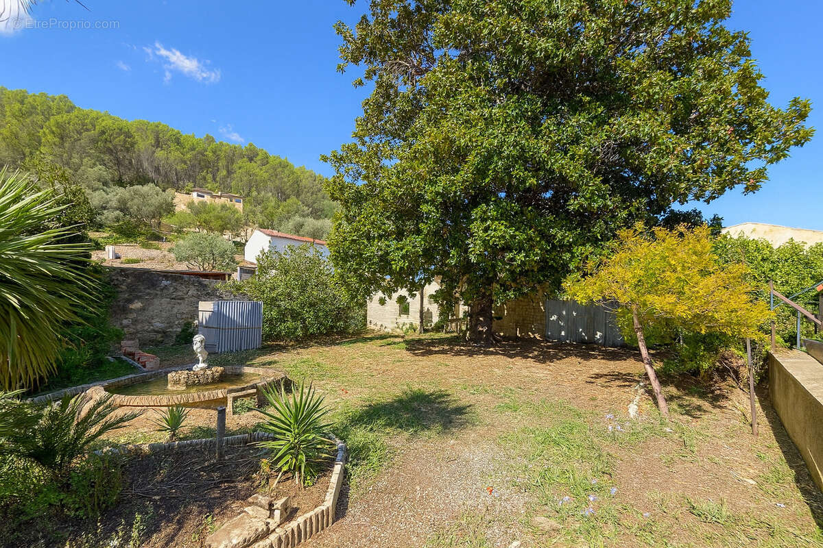 Maison à SOLLIES-TOUCAS