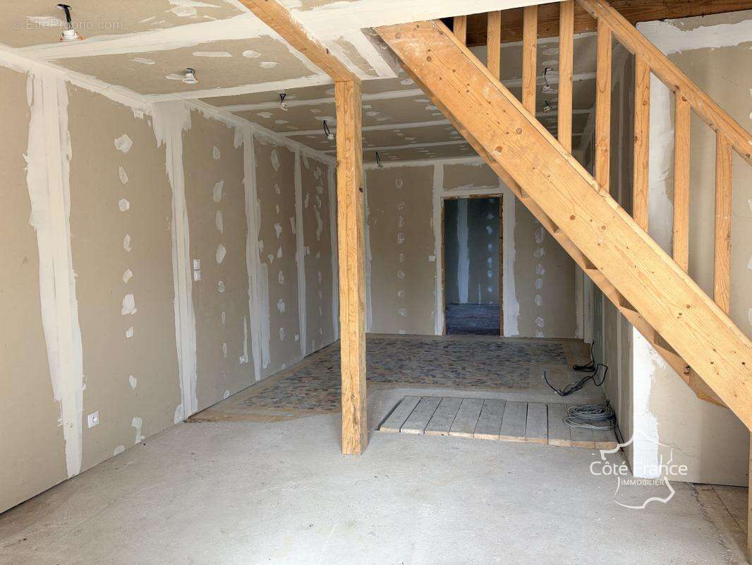 Maison à SAINS-RICHAUMONT