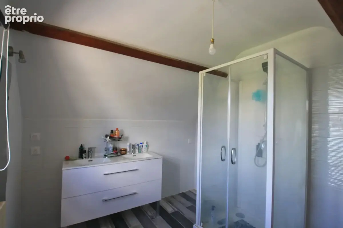Spacieuse maison de bourg de 196 m², 5 chambres, sur un joli terrain de 5200 m² - photo 9