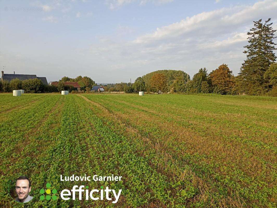 Terrain à SAINT-HILAIRE-DU-HARCOUET