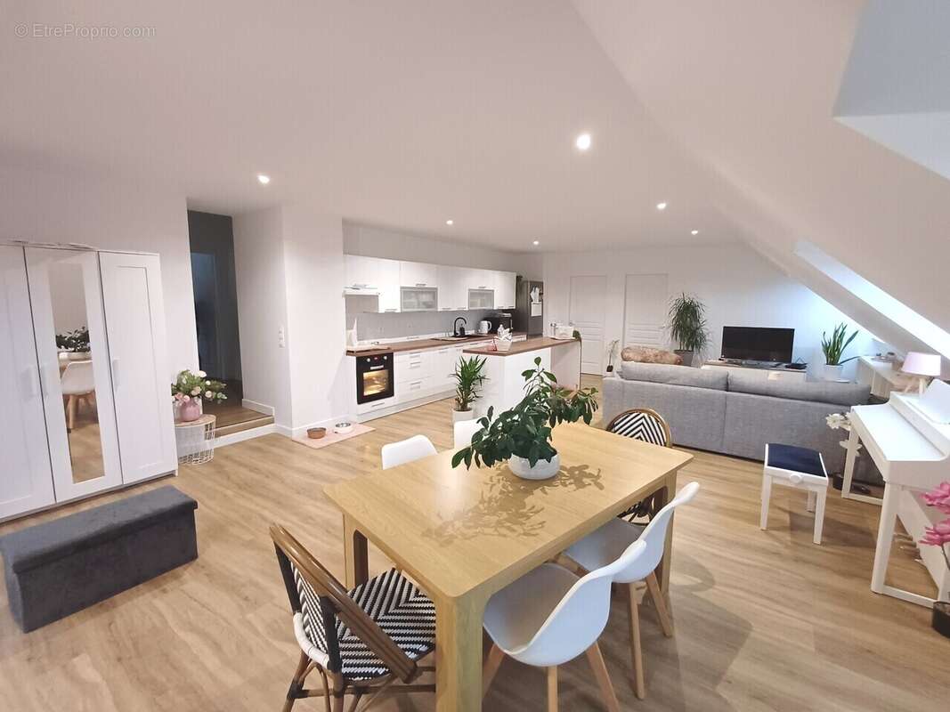 Appartement à BUCHY