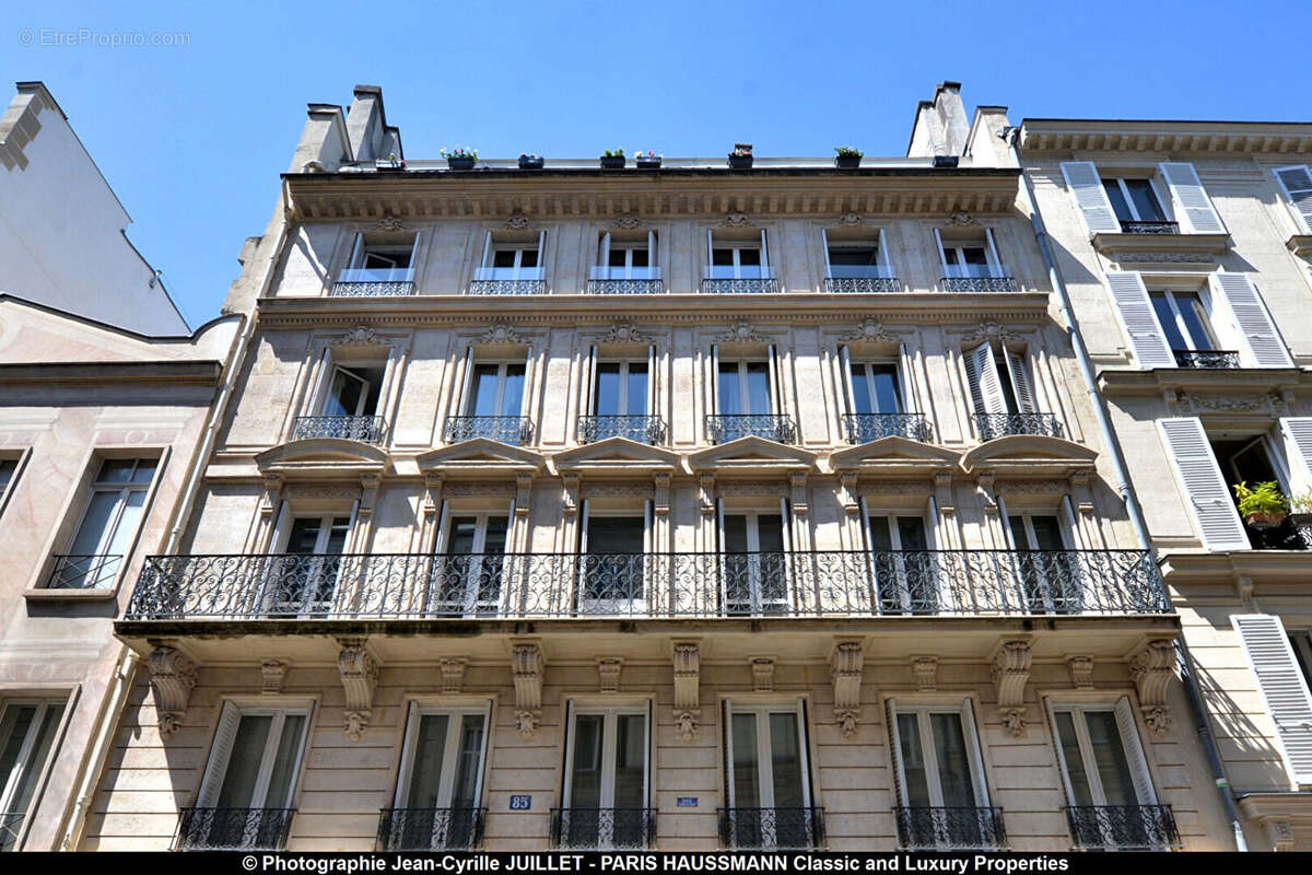 Appartement à PARIS-8E