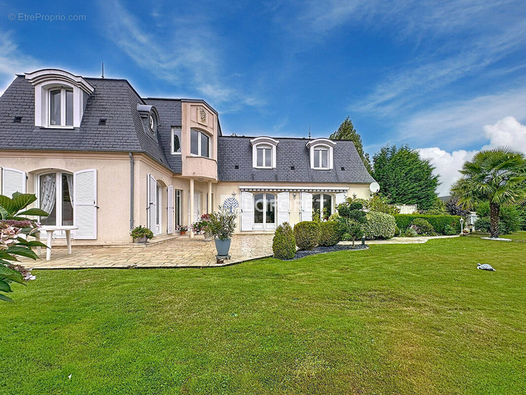 Maison à LE MESNIL-ESNARD