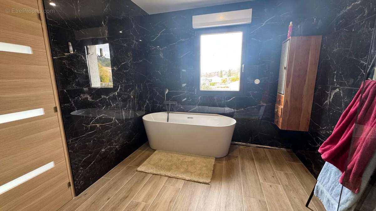 Maison à FORCALQUEIRET