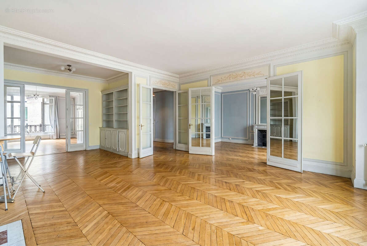 Appartement à PARIS-17E