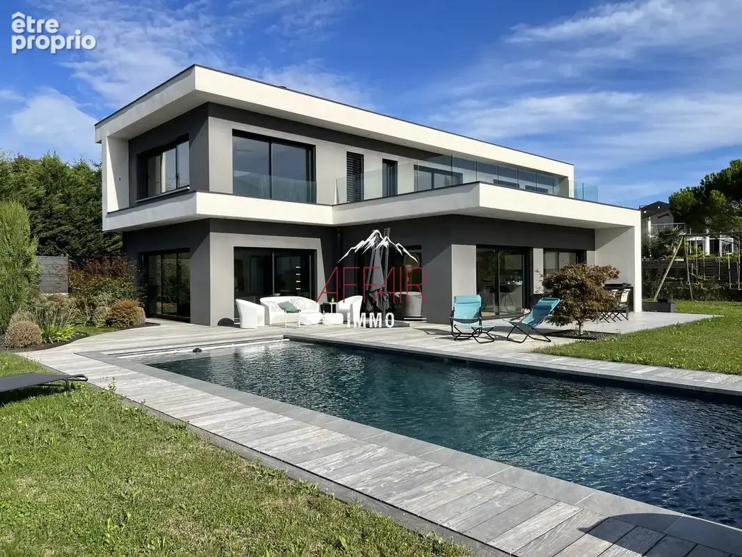 Maison de type 6 aux prestations de qualité, avec piscine - photo 2
