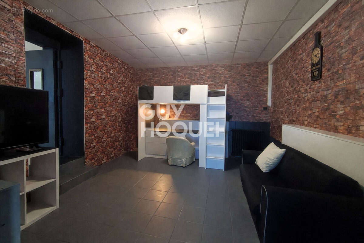 Appartement à SAINT-BONNET-LE-COURREAU