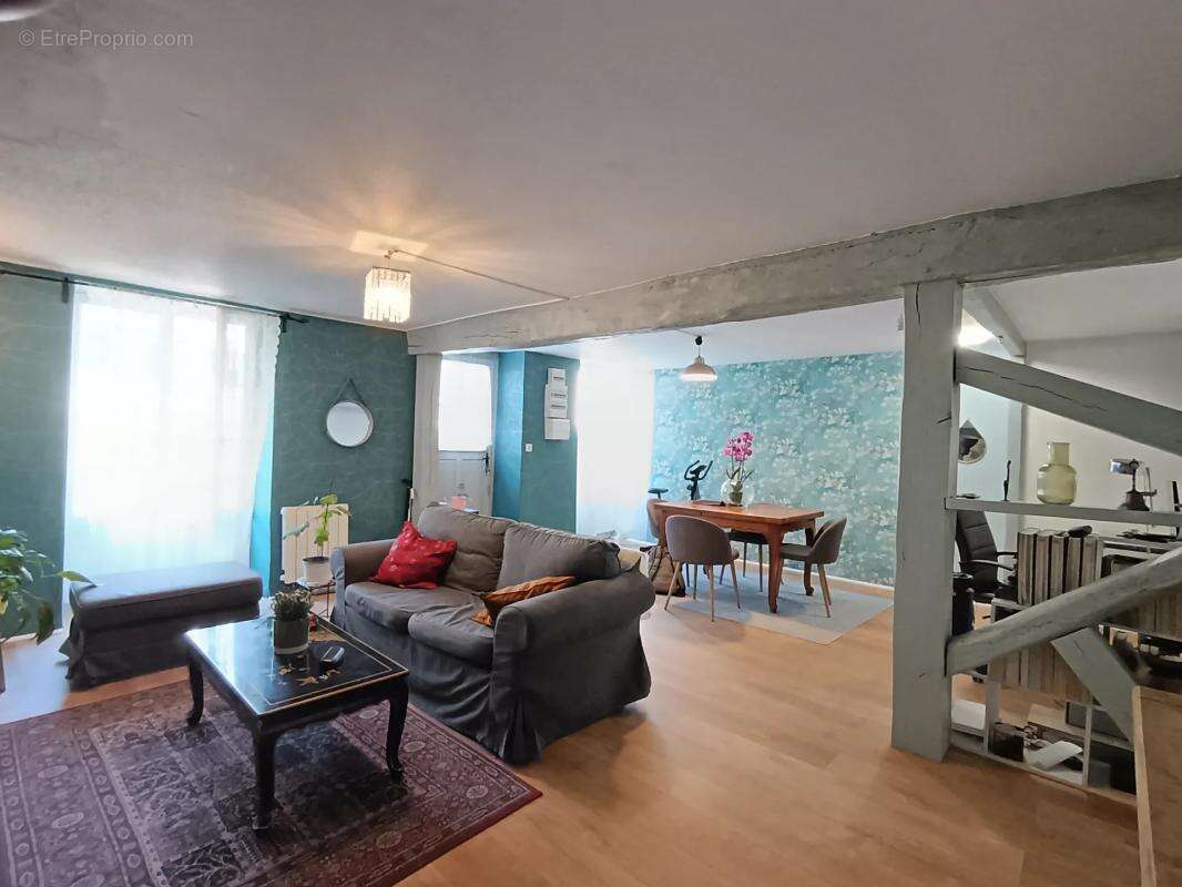 Maison à SAINT-CYR-SUR-MORIN