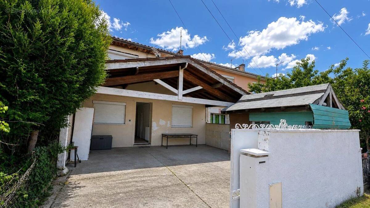 Maison à PUJOLS