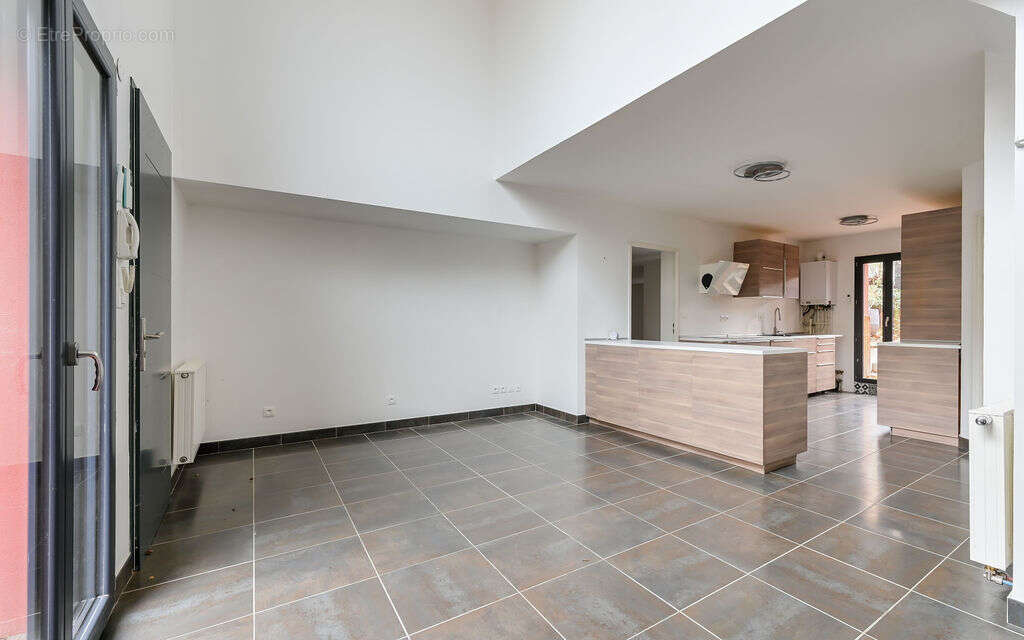 Appartement à CHARBONNIERES-LES-BAINS