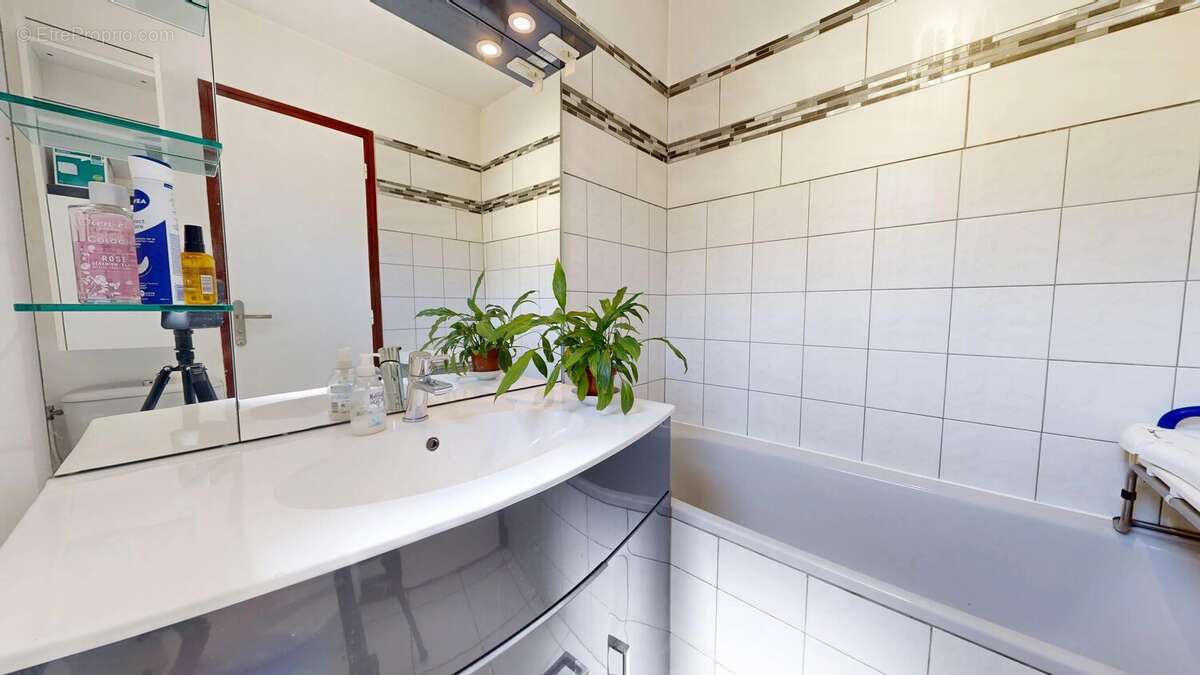 Appartement à LES PAVILLONS-SOUS-BOIS