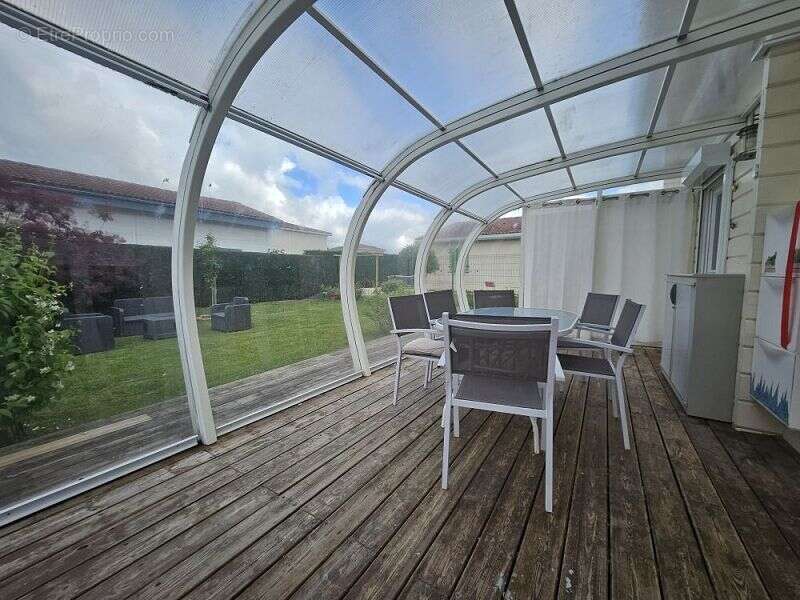 Maison à MONTROND-LES-BAINS