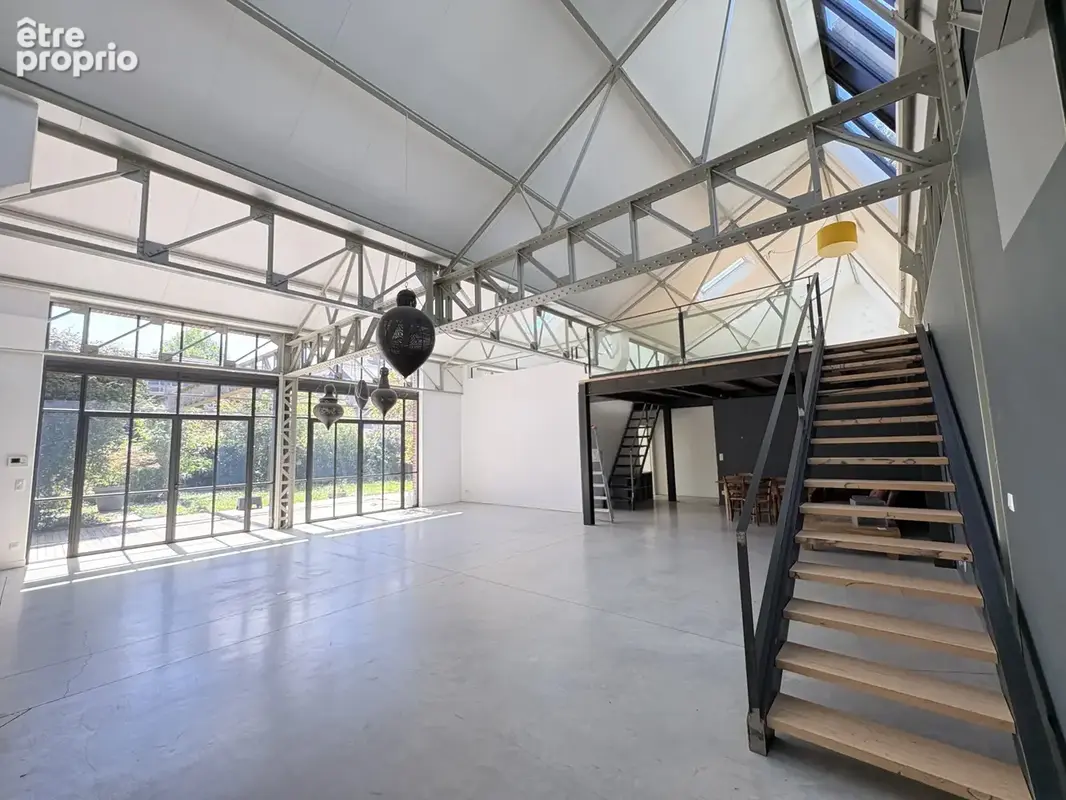 Ensemble immobilier dans anciens bâtiments industriels comprenant un loft d'exception de 400m2 - photo 5