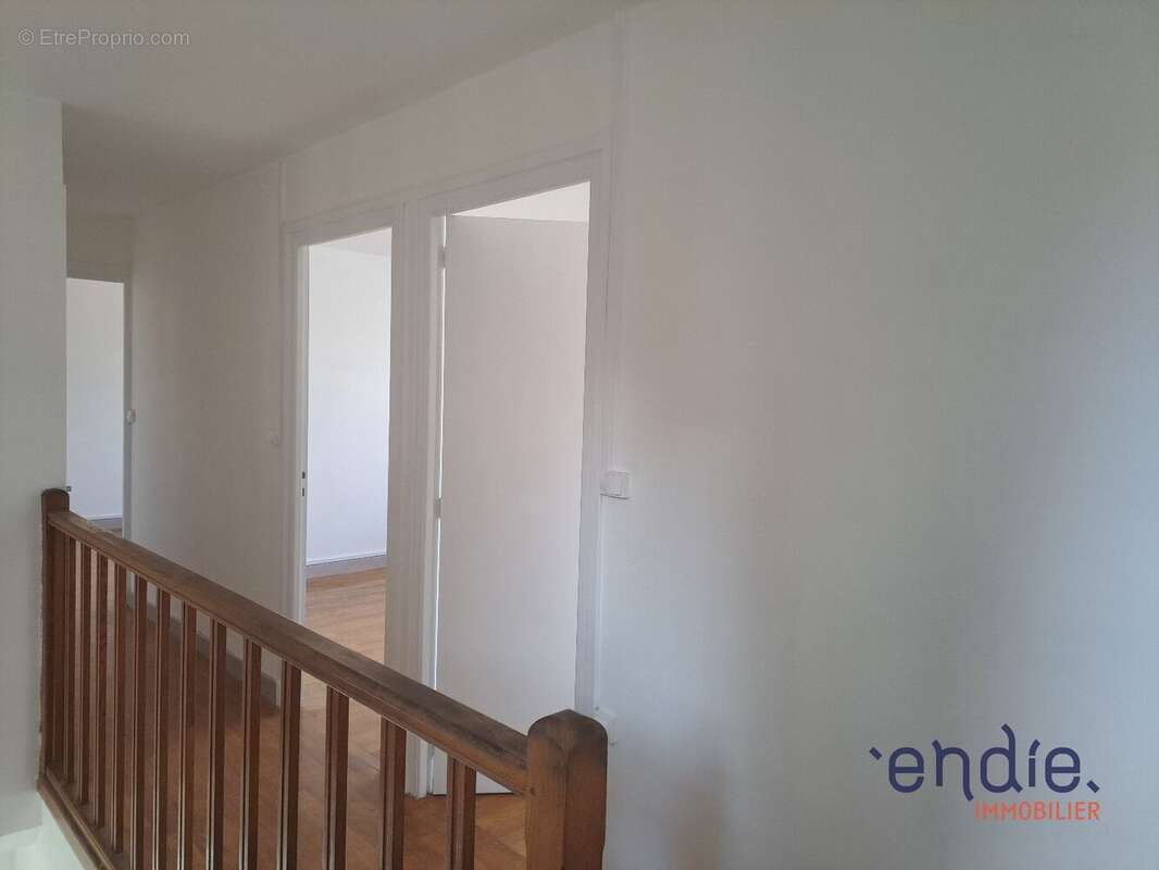 Maison à AINAY-LE-CHATEAU