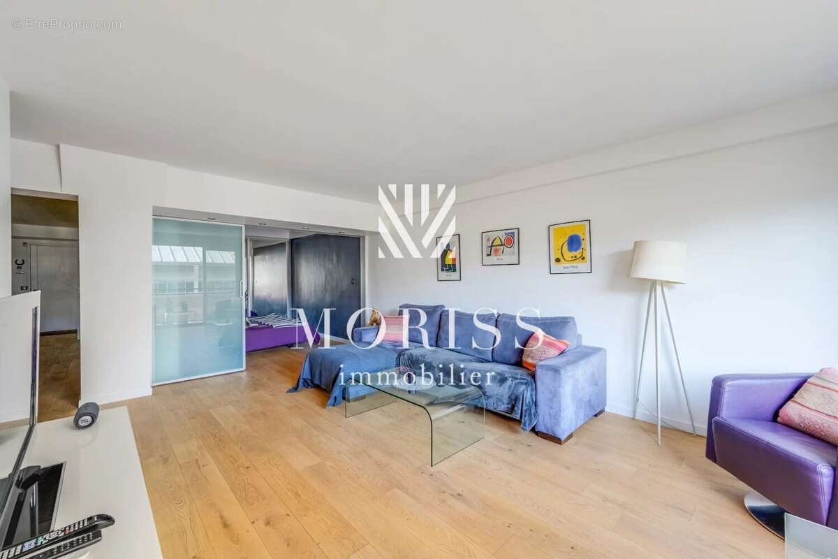 Appartement à PARIS-16E