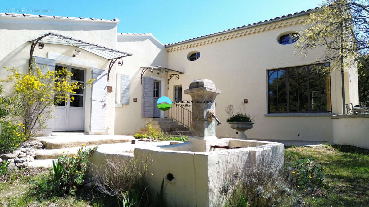 Maison à VENASQUE