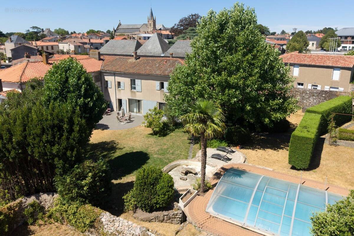 Maison à MORTAGNE-SUR-SEVRE